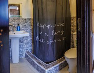 Et badeværelse på Only Flowers Girls Hostel