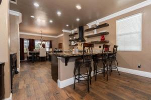 Φωτογραφία από το άλμπουμ του Private room--Ideal for working professionals-- σε Tulare