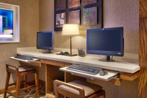 TV in/ali zabaviščno središče v nastanitvi SpringHill Suites by Marriott Moab