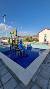 Bazen u ili blizu objekta Chalet--J4--شاليه