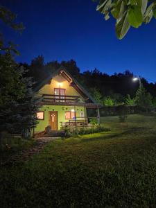 Zahrada ubytování Ilan Riverside Retreat Private Beach and Garden on Una River