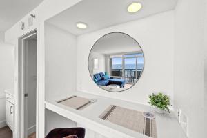 Et opholdsområde på Briza By Casanita - Oceanfront Luxury Suite