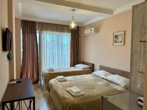 Voodi või voodid majutusasutuse Hotel Crown toas