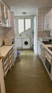 O bucătărie sau chicinetă la Apartamento El Abu