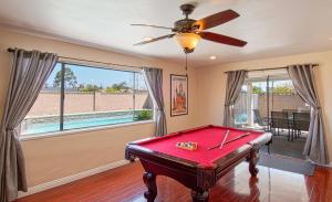 Πισίνα στο ή κοντά στο F-18 Babes in Toyland