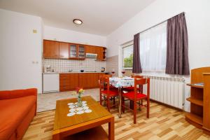 Kuchyň nebo kuchyňský kout v ubytování Apartments Krunoslav