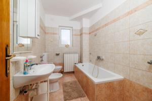 Koupelna v ubytování Apartments Krunoslav + 37 fotografií