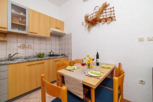 Kuchyň nebo kuchyňský kout v ubytování Apartments Krunoslav