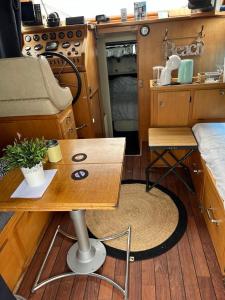 Χώρος καθιστικού στο Unusual night on a small yacht