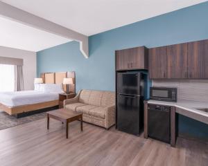 Kuchyň nebo kuchyňský kout v ubytování Best Western Plus Frontier Inn