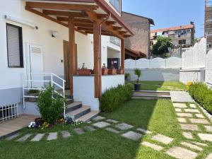 a garden with a wooden pergola on a house at Agerola Dreams in Agerola