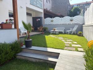 a small garden with grass and a walkway at Agerola Dreams in Agerola