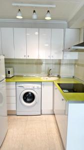 Dapur atau dapur kecil di EL PUENTE IV Miramar - Solo Familias