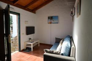 a living room with a couch and a tv at Casa Juncal in Tarifa