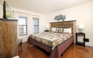 a bedroom with a bed and two windows at Oak Square 305 in Gatlinburg