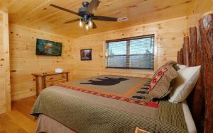 Giường trong phòng chung tại Wine Down