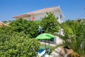 Zahrada ubytování Apartments by the sea Okrug Donji, Ciovo - 11144