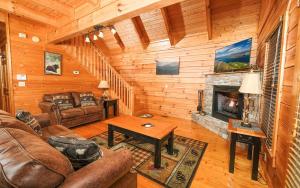 Gallery image of Red Cedar Lodge - Mountain Views, Outdoor Hot Tub, + Arcade Games! in Sevierville