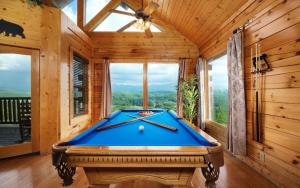 Billardbord på Legacy Views and A Theater