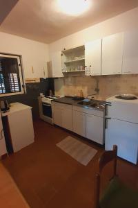 Dapur atau dapur kecil di Apartments by the sea Tkon, Pasman - 8244