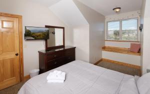 En eller flere senge i et værelse på Pops Place + 25 billeder