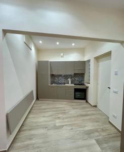 an empty room with a kitchen and a hallway at B&b Al Centro Nicosia in Nicosia