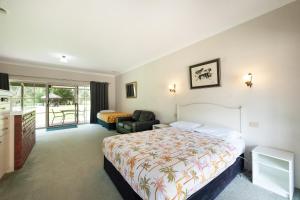 Voodi või voodid majutusasutuse Fairway Views Motor Inn toas