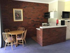 Köök või kööginurk majutusasutuses Fairway Views Motor Inn