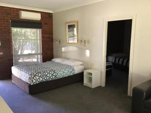Voodi või voodid majutusasutuse Fairway Views Motor Inn toas