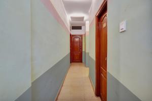 Foto Bangalore’is asuva majutusasutuse SPOT ON Canton Lodging And Boarding galeriist
