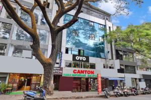 Foto Bangalore’is asuva majutusasutuse SPOT ON Canton Lodging And Boarding galeriist