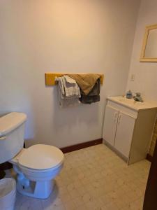 ห้องน้ำของ Hunts Point 2-BR Coastal Retreat - Cottage #10