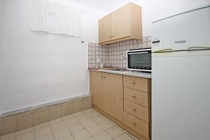 A kitchen or kitchenette at Garden View Apartments
