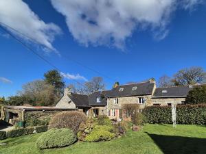 Κήπος έξω από το Peaceful Cottage in Brittany
