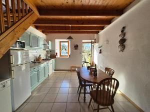 Η κουζίνα ή μικρή κουζίνα στο Peaceful Cottage in Brittany