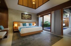 Postel nebo postele na pokoji v ubytování Sagara Villas and Suites Sanur by AHM + 61 fotografií