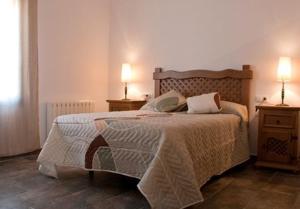 Cama o camas de una habitación en Casas Rurales Los Montes