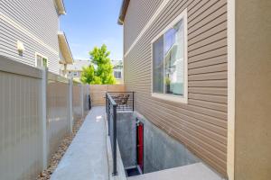 Balcone o terrazza di 16 Mi to Dtwn Denver Modern Apt with Patio