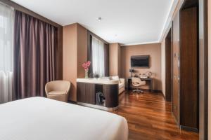 Televízia a/alebo spoločenská miestnosť v ubytovaní Crowne Plaza Milan City by IHG