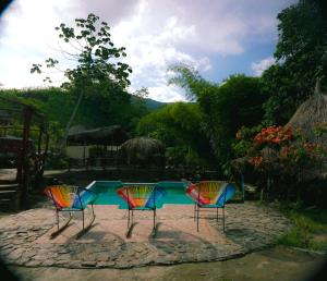 Der Swimmingpool an oder in der Nähe von Tawaca Ecohotel
