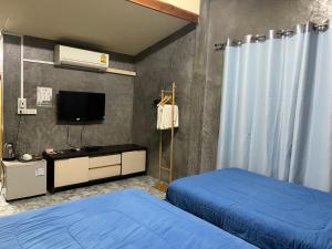 Ένα ή περισσότερα κρεβάτια σε δωμάτιο στο บ้านกลางสวน รีสอร์ต ทุ่งเสลี่ยม สุโขทัย