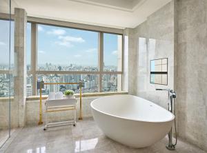 Koupelna v ubytování The St. Regis Shanghai Jingan