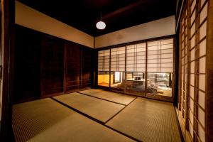 Fotografie z fotogalerie ubytování 京町家一棟貸しKyoto Machiya Stay En v Kjótu