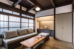 Posezení v ubytování 京町家一棟貸しKyoto Machiya Stay En
