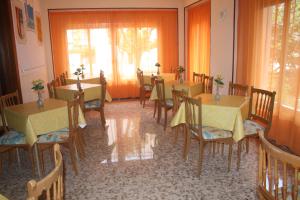 Posedenie v ubytovaní Hostal Torre Mar