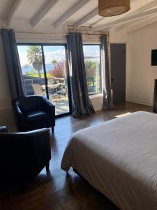 Postel nebo postele na pokoji v ubytování Hotel Trocadero