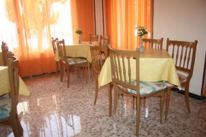 Posedenie v ubytovaní Hostal Torre Mar