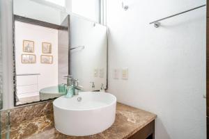 Ein Badezimmer in der Unterkunft Apt in Nuevo Vallarta, 5 min from beach