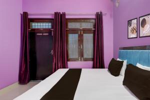 Ένα ή περισσότερα κρεβάτια σε δωμάτιο στο Hotel O ARYA PARADISE HOTEL