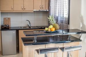 Kuchyňa alebo kuchynka v ubytovaní Golden Sun Villas